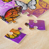 Monarch Butterflies on Purple Background ジグソーパズル (側面)
