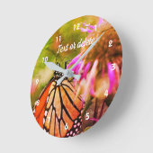 Monarch Butterfly On Flower Abstract Personalized ラウンド壁時計 (傾斜)