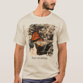 Monarch Butterfly On Leaf Personalized Nature Tシャツ (正面)
