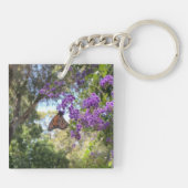 Monarch Butterfly on Purple Flowers キーホルダー (裏面)