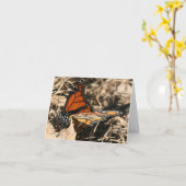 Monarch Butterfly Posing Nature Photography Note カード (黄色い花)