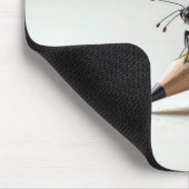 Monarch Butterfly Resting On a Pencil マウスパッド (コーナー)