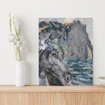 Monet Cliff of Aval & Black Horse Compilation フェイクキャンバスプリント<br><div class="desc">美しくアートワークユニークは、フローラクラウンポートレートオーバーレイと水色の黒い馬の背景としてMonet's Cliff of Aval,  Etretatを特徴とする。</div>
