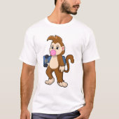 Monkey as Skater with Skateboard Tシャツ (正面)