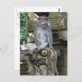 Monkey sitting at a statue in Bali ポストカード (正面/裏面)