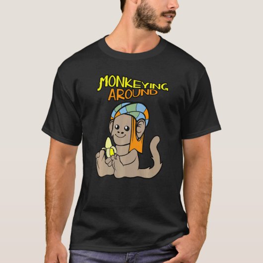 Monkeyingのまわりに Adorable Monkey With Banana Tシャツ (正面)