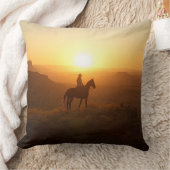 Monochromatic Golden Hour Cowboy Silhouette Desert クッション (ブランケット)