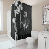 Monochrome High Contrast Dried Wildflowers Graphic シャワーカーテン (インサイチュ)