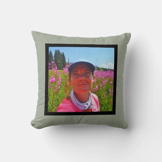 MONOGRAMグレー無地のと白の追加instagram写真 クッション (正面)