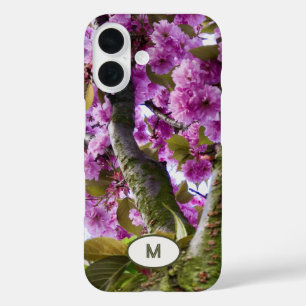 Monogram夏ピンク咲く木の王冠の写真 – iPhone 16ケース