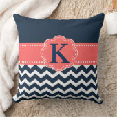 Monogram Chevron in Navy/Coral装飾用クッション クッション (ブランケット)