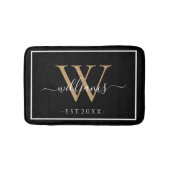 Monogram Chic Gold Script Names Wedding Date Black バスマット (正面)