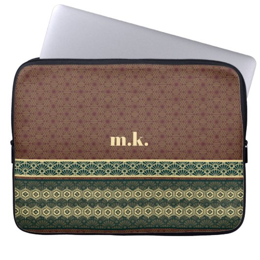 Monogram Classic Red Green Kikkou Pattern ラップトップスリーブ (正面)