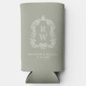 Monogram Crest Sage Green Wedding スリム缶クーラー (正面)