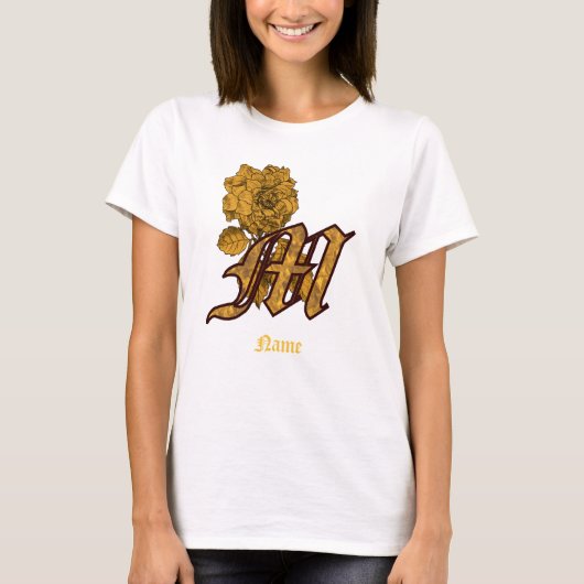 Monogram Initial M Gold Peony Flower Personalized Tシャツ (正面)