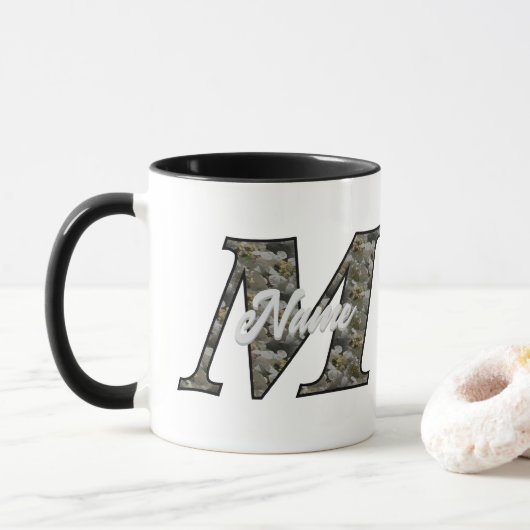Monogram Initial M Hydrangea Flowers Personalized マグカップ (ドーナツ)