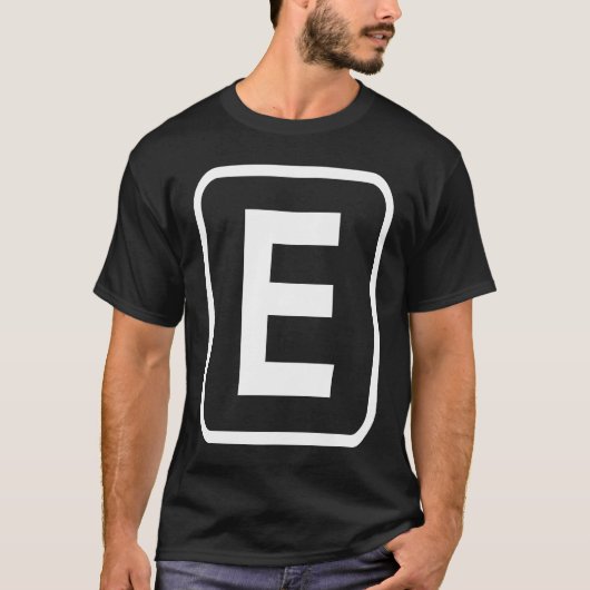 Monogram Letter E Initial Alphabet Monogrammed Wom Tシャツ (正面)