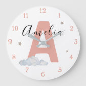 Monogram Pink Baby Initial Name Nursery Wall ラージ壁時計 (正面)