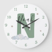 Monogram Sage Baby Initial Name Nursery Wall Clock ラージ壁時計 (正面)