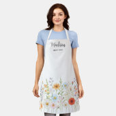 Monogram Watercolor Wild Flowers Floral Cooking エプロン (着用した状態)