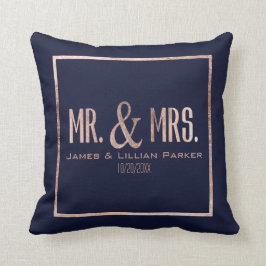 Monogram Weddingばら色の金ゴールドの濃紺の氏および夫人 クッション