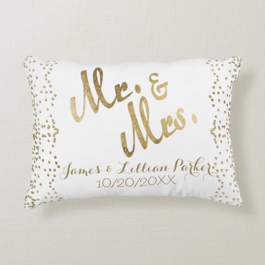 Monogram Weddingフェイクな金ゴールドの氏および夫人 アクセントクッション (正面)