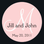 Monogram Wedding日付を保存ピンクステッカー ラウンドシール<br><div class="desc">by Elke Clarke©2009その他のデザインはwhitewhimsicalweddings.comおよびwhitewhimsicalweddings.blogspot.comから入手できる</div>