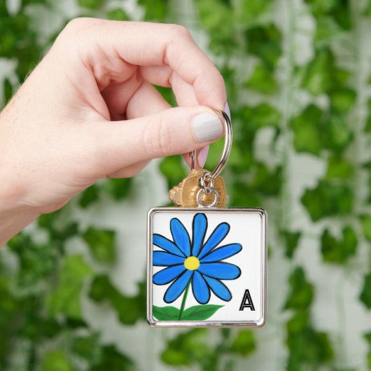 Monogram Whimsical Blue Daisy キーホルダー (手)
