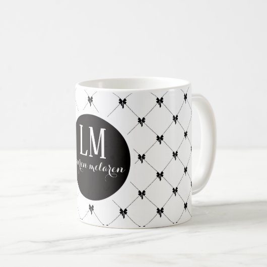 Monogram White & Black Bow Script コーヒーマグカップ (正面右)