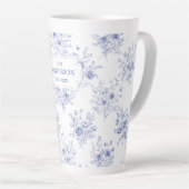 Monogrammed Classic Blue Flowers Floral Pattern カフェラテマグ (右アングル)