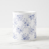 Monogrammed Classic Blue Flowers Floral Pattern ジャンボコーヒーマグカップ (正面)