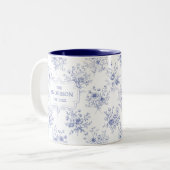Monogrammed Classic Blue Flowers Floral Pattern ツートーンマグカップ (正面左)