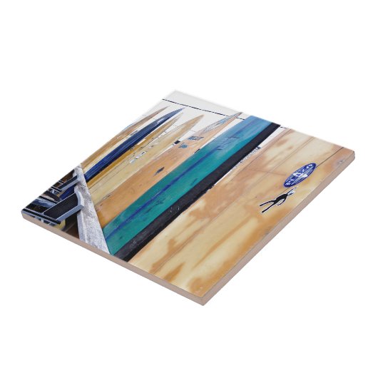 Montaukのビーチのヴィンテージのサーフボード タイル (側面)