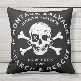 Montauk Salvage Companyの枕 クッション