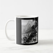 Montparnasseの列車の大破、鉄道災害 コーヒーマグカップ (左)