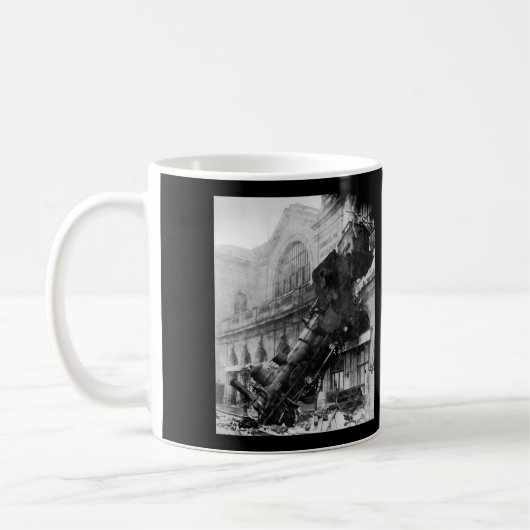 Montparnasseの列車の大破、鉄道災害 コーヒーマグカップ (左)