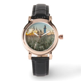 Montre d'un phare dans un champs 腕時計