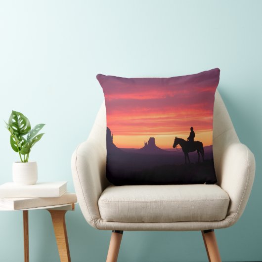 Monument Valley Iconic Western Sunset Silhouette  クッション (椅子)