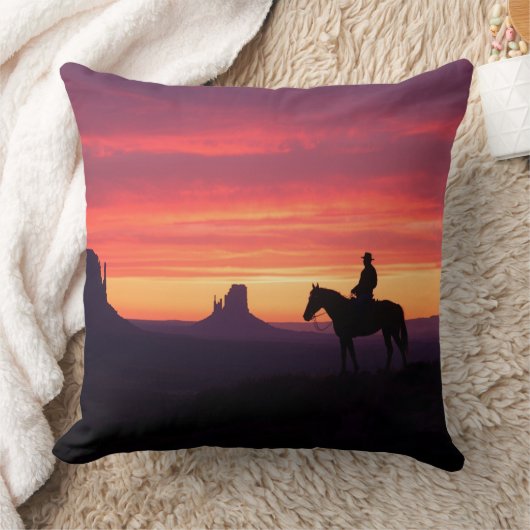 Monument Valley Iconic Western Sunset Silhouette  クッション (ブランケット)