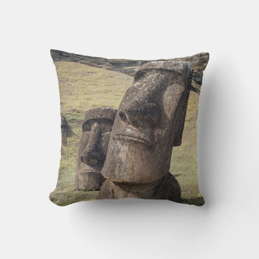 Monuments | Easter Island, Chile クッション (正面)