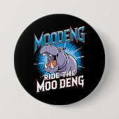 MOO DENG カバ乗り The MOO DENG 缶バッジ (正面)