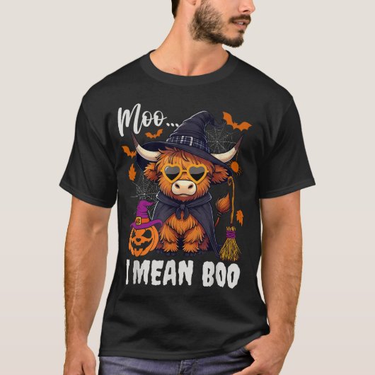 Moo I Mean Boo Witch Highland Cow Halloween  Tシャツ (正面)