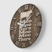 Moo Moo Here Moo Moo There Rustic Farmhouse Cow ラージ壁時計 (傾斜)