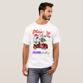 Moo-ry Christmas Cow in Plaid Truck Holiday design Tシャツ (正面フル)
