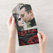 Moody エレガント Dark Gothic Red Rose on Black Photo オールインワン招待状 (貼ってはがせる)
