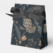 Moody Botanical Contemporary Wedding Guest フェイバーボックス (正面サイド)