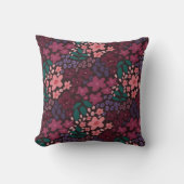 Moody Burgandy Floral Throw Pillow クッション (正面)