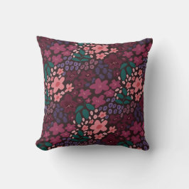 Moody Burgandy Floral Throw Pillow クッション