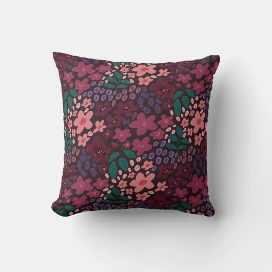 Moody Burgandy Floral Throw Pillow クッション (正面)