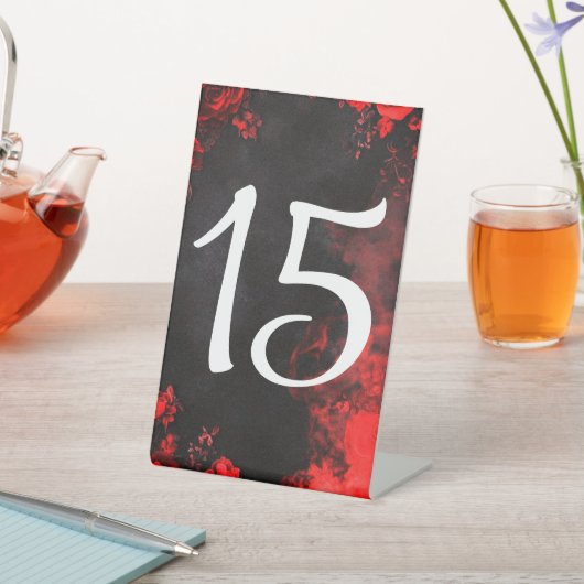 Moody Dark Red Rose Wedding Table Number 台座サイン (インサイチュ)